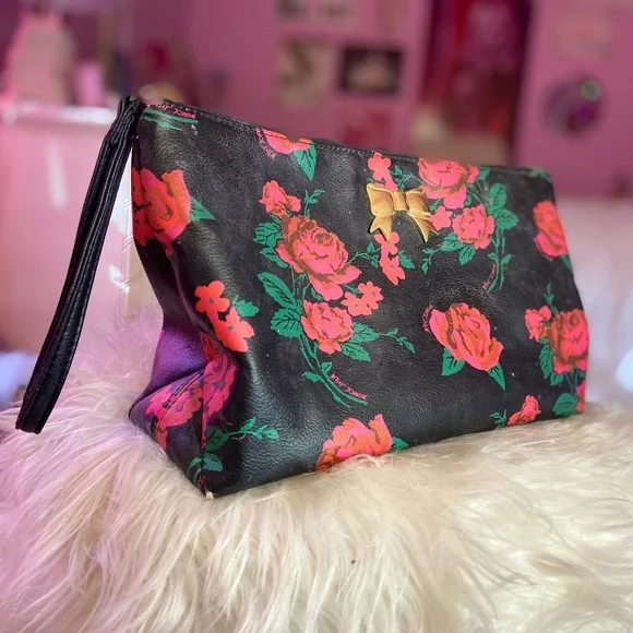 Betsey Johnson Faux Leather Floral Cosmetics Bag Medium Makeup Pouch Black/Red - Picture 8 of 8